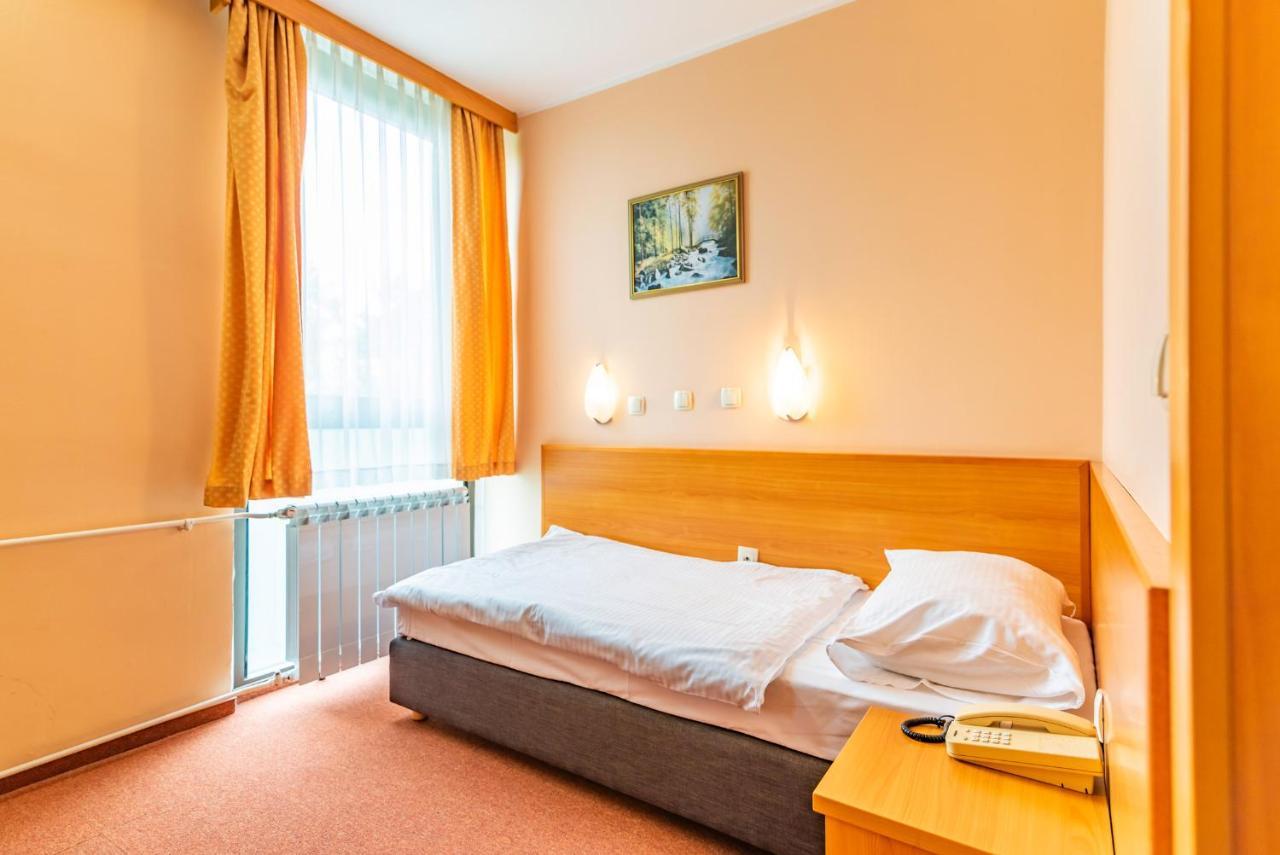 Hotel Park Čakovec Buitenkant foto