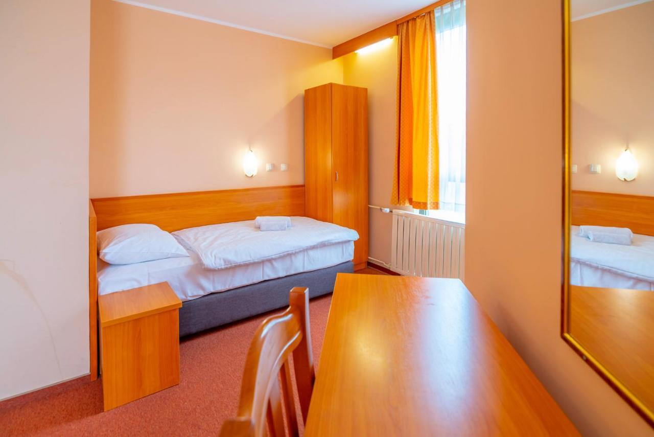 Hotel Park Čakovec Buitenkant foto