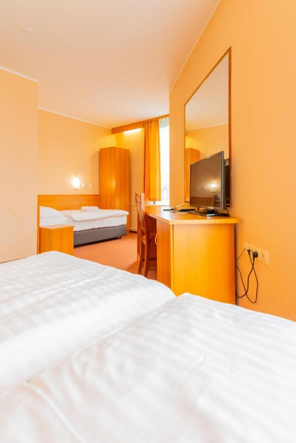 Hotel Park Čakovec Buitenkant foto