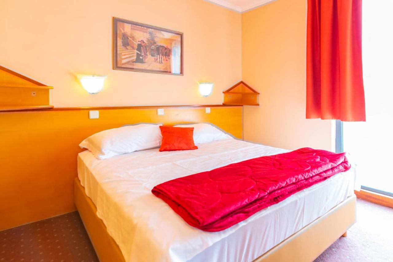 Hotel Park Čakovec Buitenkant foto