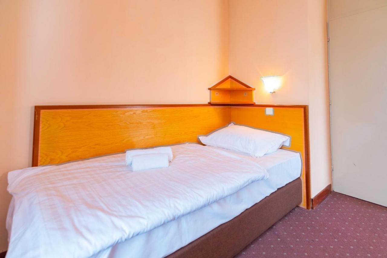 Hotel Park Čakovec Buitenkant foto