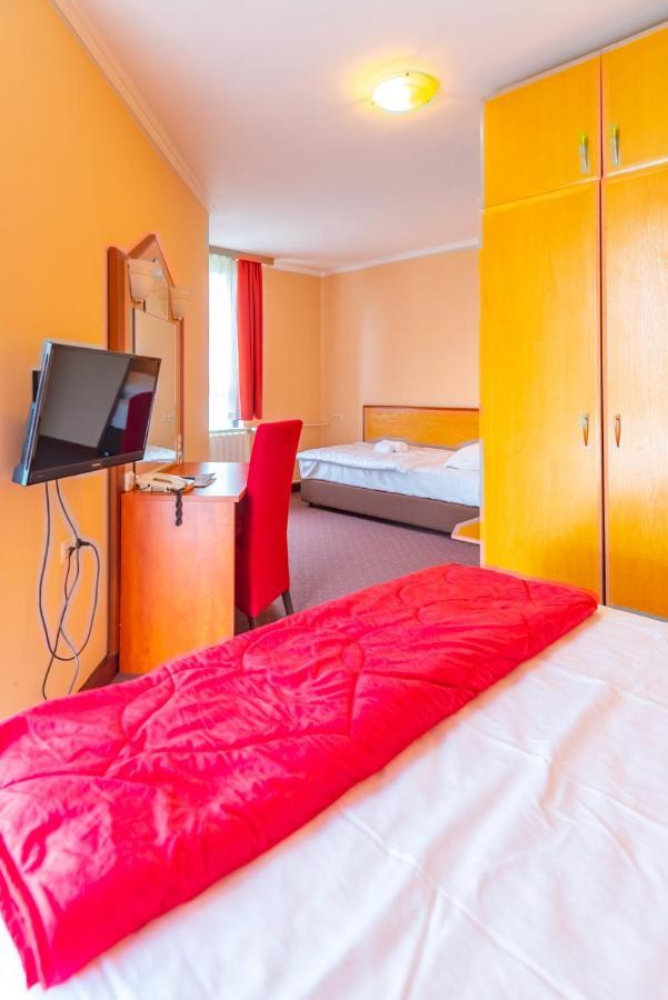 Hotel Park Čakovec Buitenkant foto