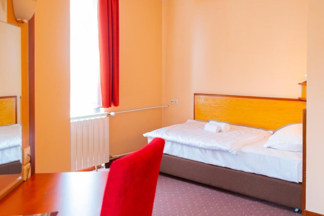Hotel Park Čakovec Buitenkant foto
