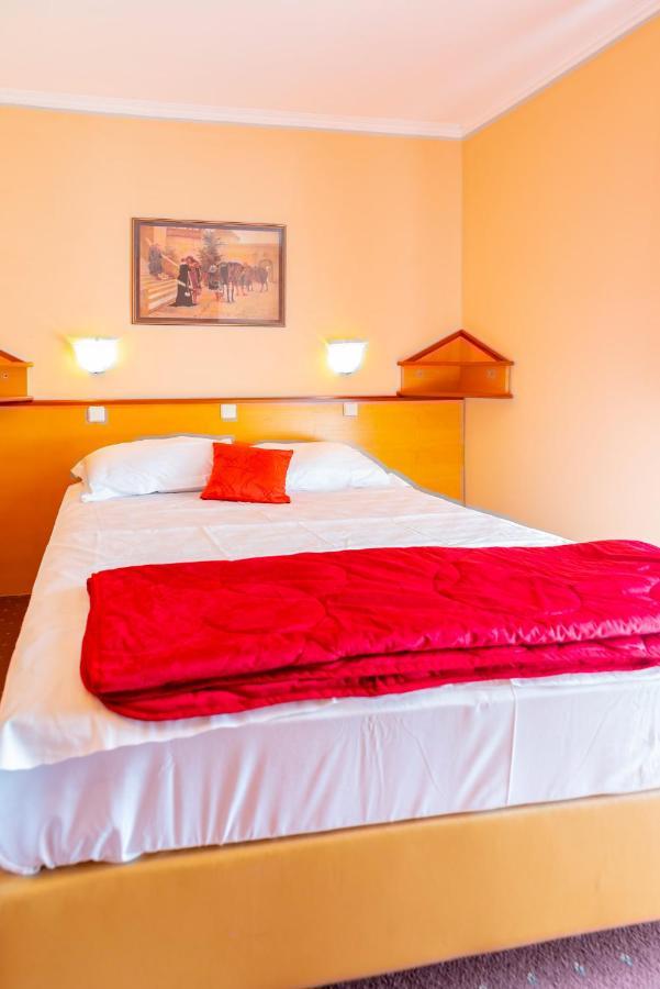 Hotel Park Čakovec Buitenkant foto