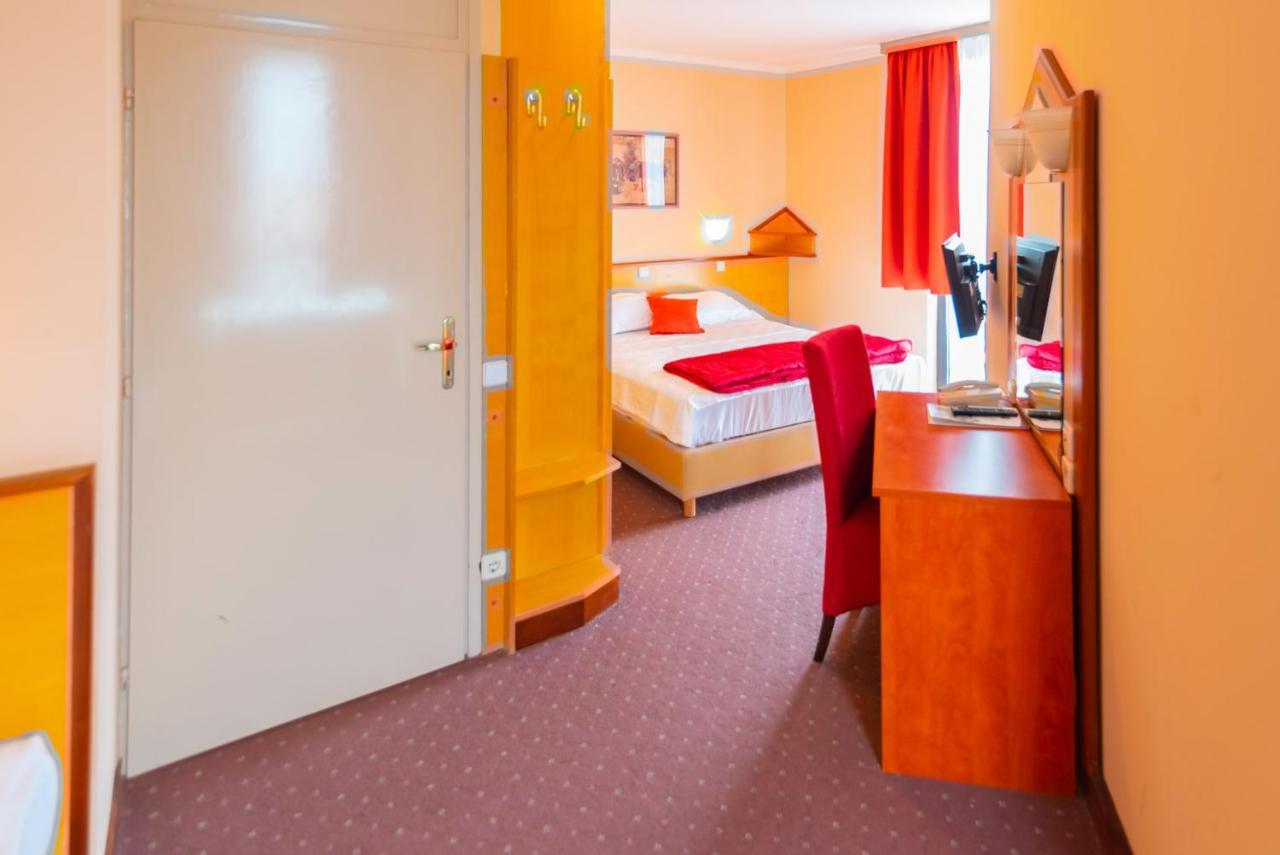 Hotel Park Čakovec Buitenkant foto