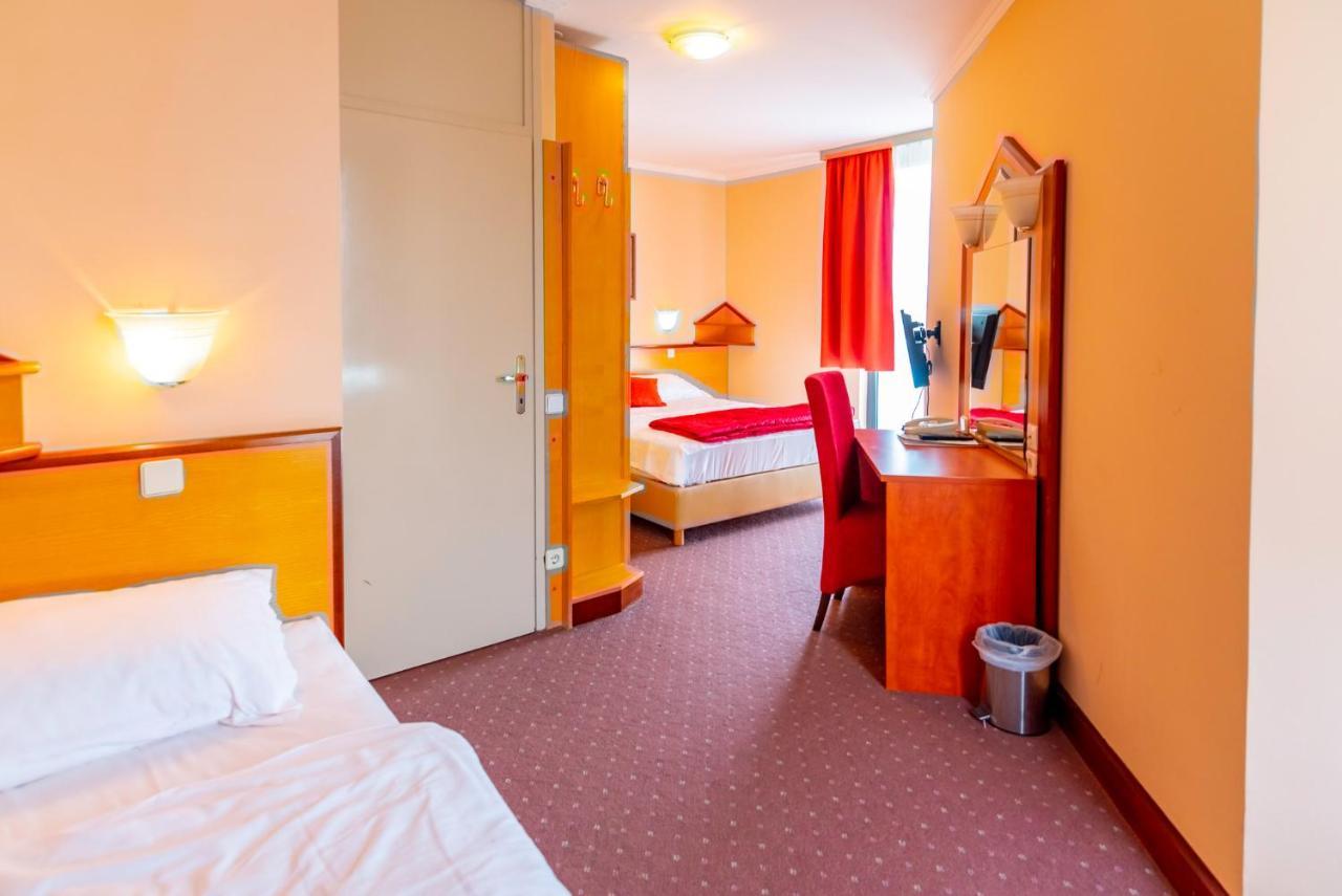 Hotel Park Čakovec Buitenkant foto