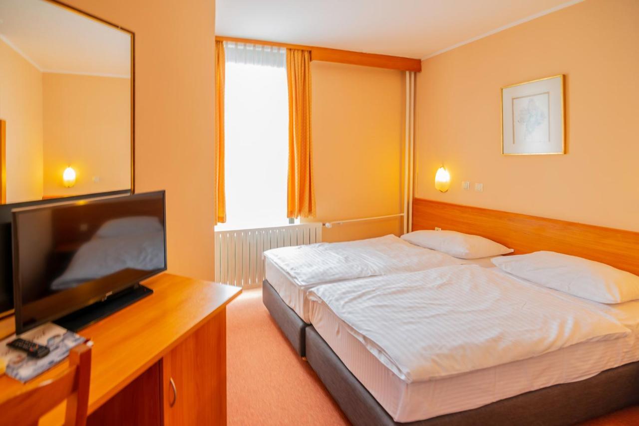Hotel Park Čakovec Buitenkant foto