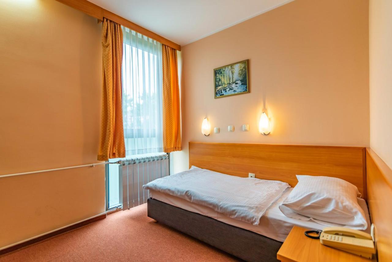 Hotel Park Čakovec Buitenkant foto
