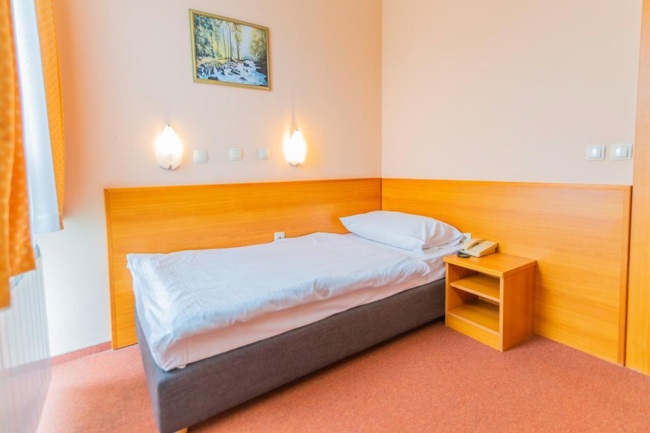 Hotel Park Čakovec Buitenkant foto
