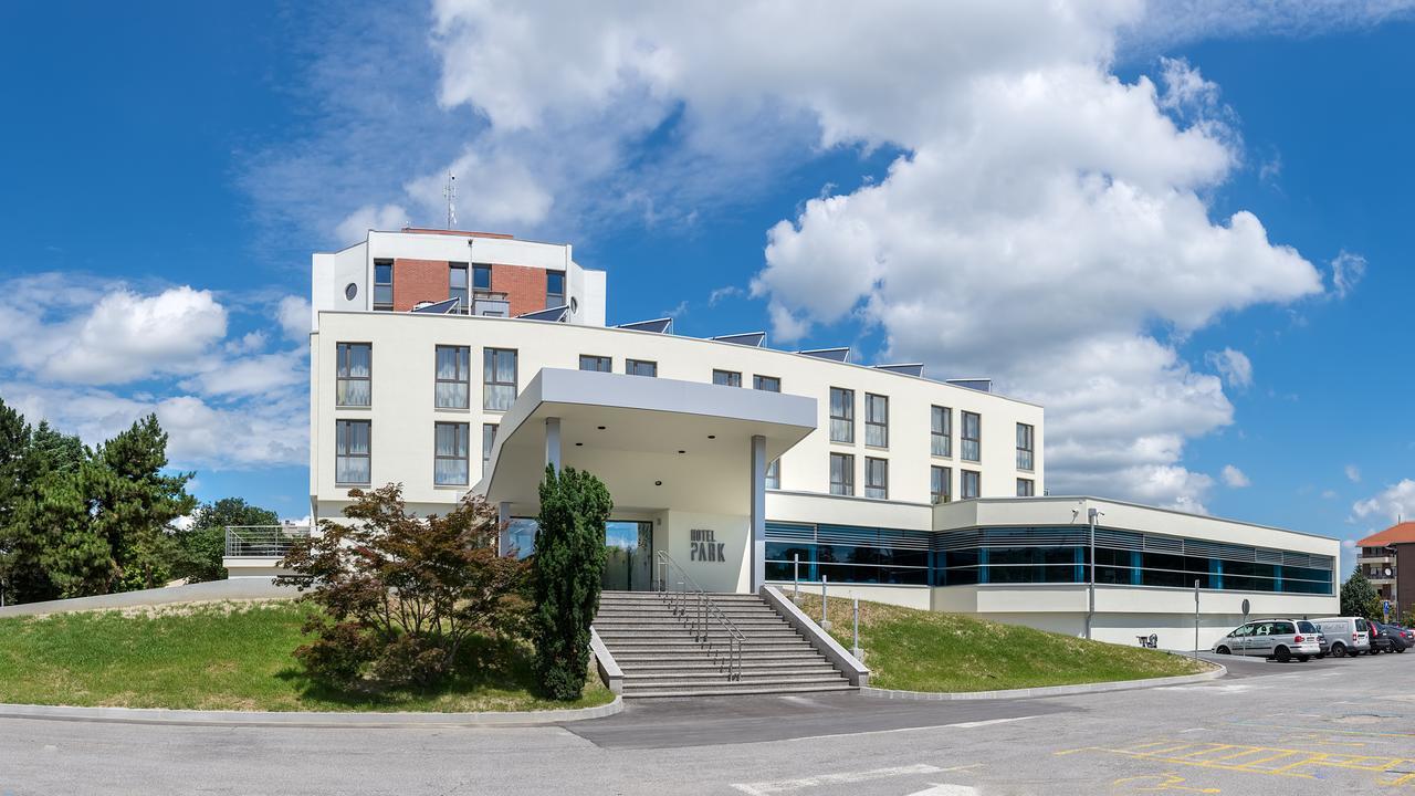 Hotel Park Čakovec Buitenkant foto
